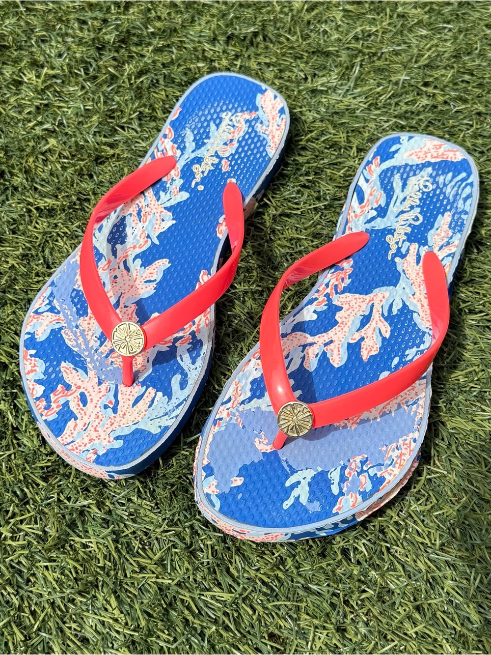 Lilly Pulitzer Size 10 Blue and Pink Coral-Print Pool Flip Flop Sandals